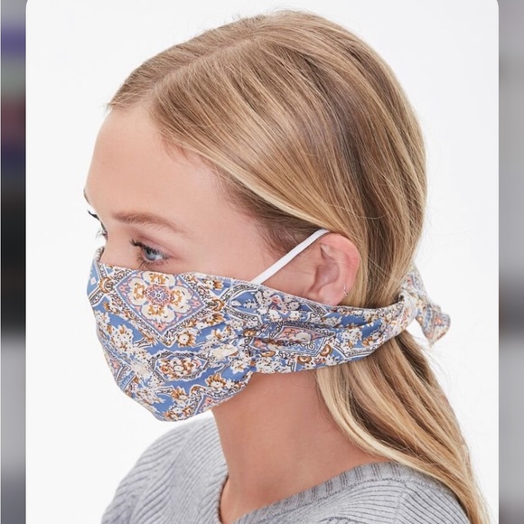 BNWT Paisley Scarf Face Mask-Sealed. COLOR: LIGHT BLUE/MULTI - Picture 1 of 5